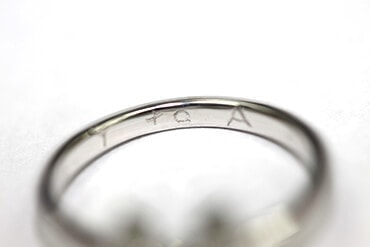 Y・T様(東京都八王子市在住) 手作り婚約指輪完成写真内文字