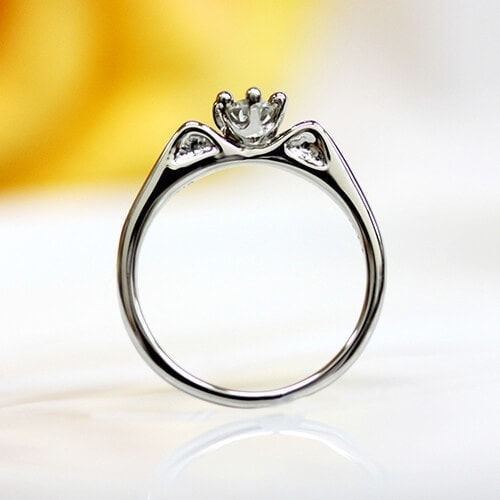 ハードプラチナ９００ダイヤモンドリング　猫の王様イメージのデザイン