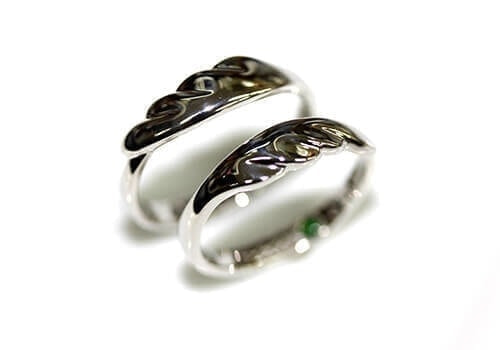 ハードプラチナ900マリッジリング 握手する手の形を表現した結婚指輪