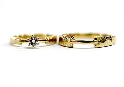 K18イエローゴールドダイヤモンドマリッジリング ダイヤモンドの留める爪の形状にもこだわったエンゲージリング＋マリッジリング